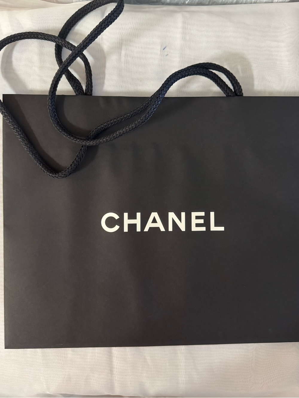 CHANEL 💯% Authentic iconic paper shopping bag — like new — Ideal for gifting.